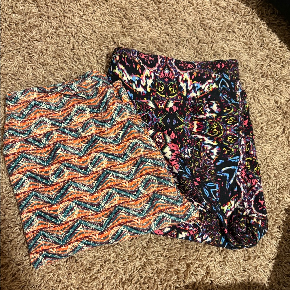 *ADD ME FOR FREE TO ANY ORDER $50+* TWO NWOT Lularoe leggings (OS&TC)